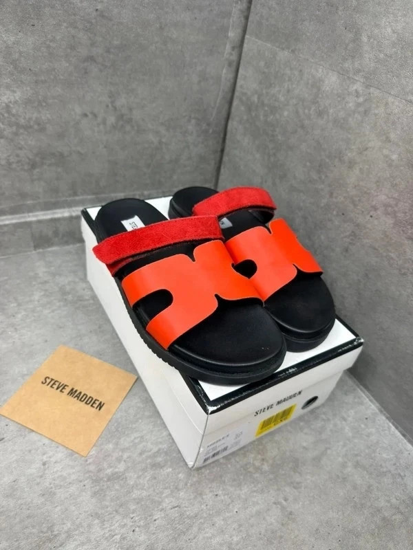 Steve Madden Missile-E Slides Red Black
